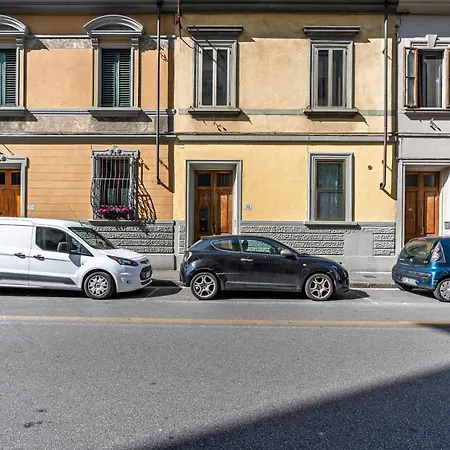 Maragliano Garden House شقة